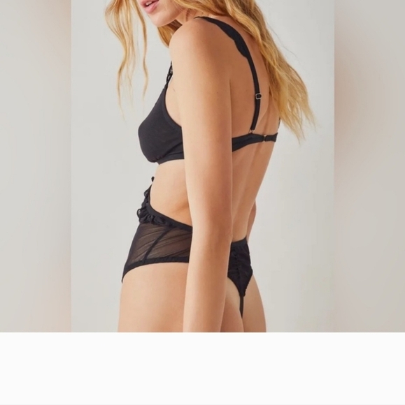 We Are HAH Key to Ur Heart Bodysuit in la crème - Picture 8 of 8